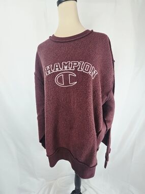 Champion Plush Crewneck Reverse Weave Sweatshirt in Burgundy